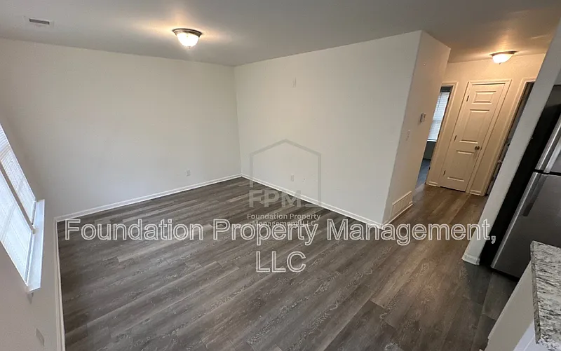 4 bed, 2.0 bath, 1268 sqft, $1,450 — Photo 4
