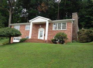 904 Hillcrest Dr, Saint Albans, WV 25177