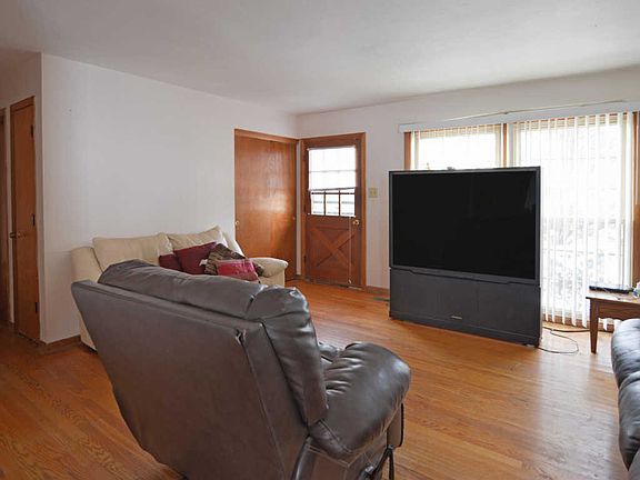 5th image of 2230 Knollcrest Ln