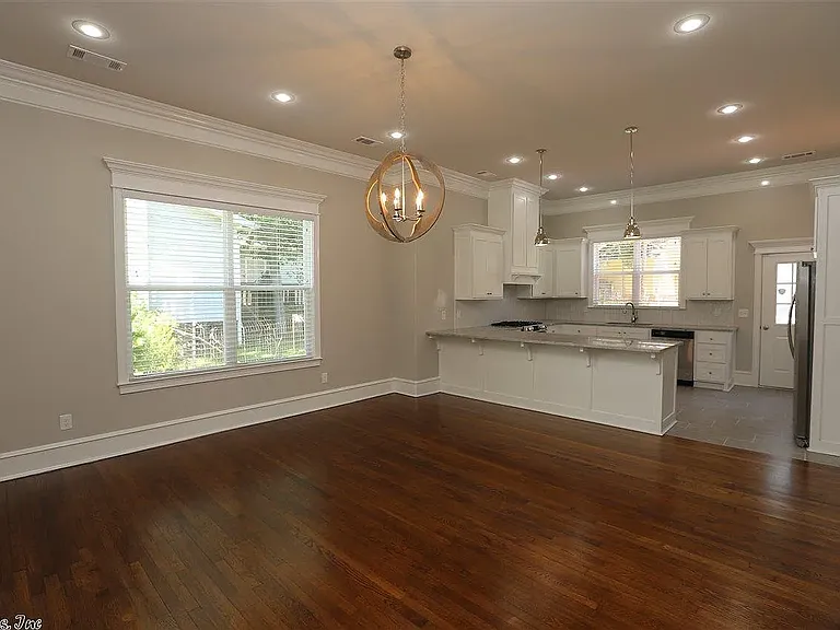 415 N Spruce St — Photo 3
