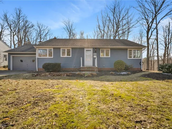25165 Edgemont Rd, Cleveland, OH 44143