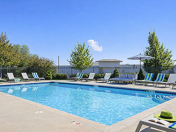 3rd image of 3670 NE Akin Dr #3705