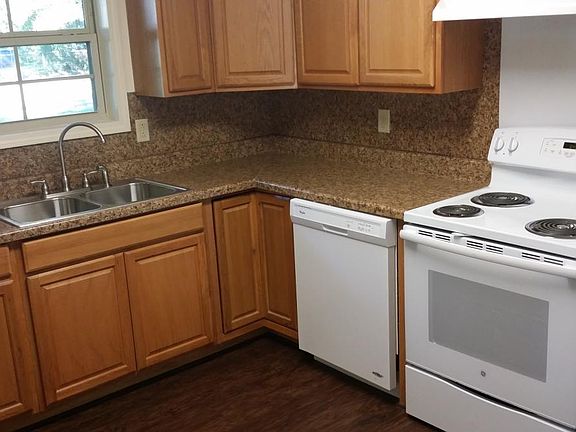 Newly remodeled kitchen with appliances & cabinets less than 2 years old.