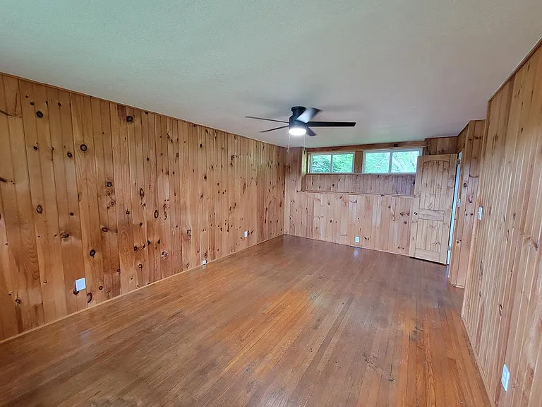 176 Riverside Dr — Photo 19