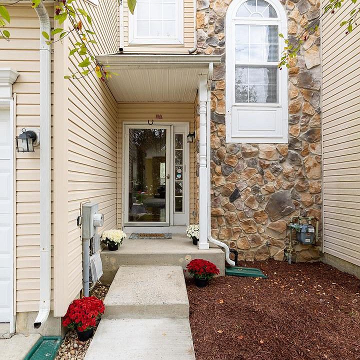 1st image of 15 Wyndham Ct