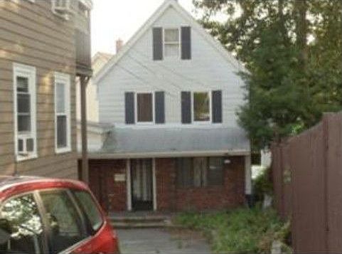2nd image of 51 Meridian St