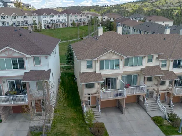 296 W Sunset Point, Cochrane, AB T4C 0K8
