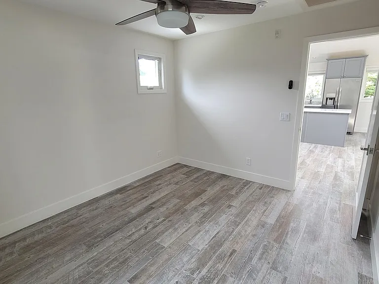 704B Laurel Ave — Photo 16