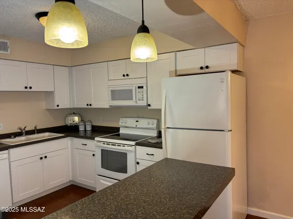 461 W Yucca Ct, Tucson, AZ 85704