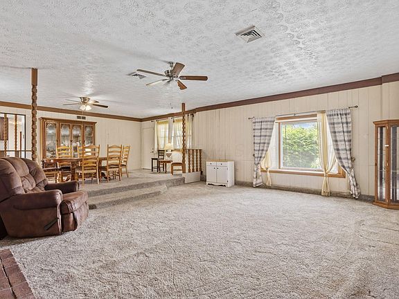4th image of 710 Colton Rd