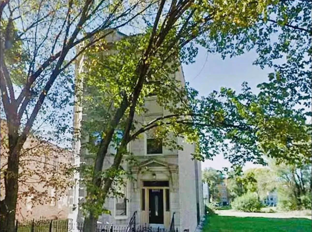 4 bed, $2,200 — Photo 2