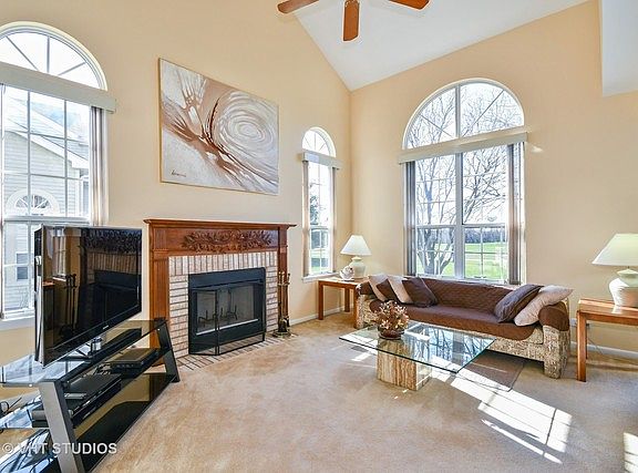 2nd image of 135 Golfview Dr