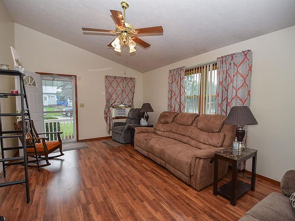 3rd image of 406 W Cromer Ave