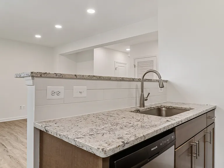 303 Seaton Pl NE #4 — Photo 12