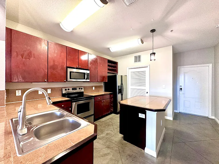 Kitchen & Island