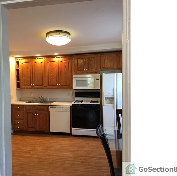 1st image of 915 8th Ave #2