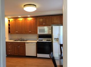 915 8th Ave #2, Rockford, IL 61104