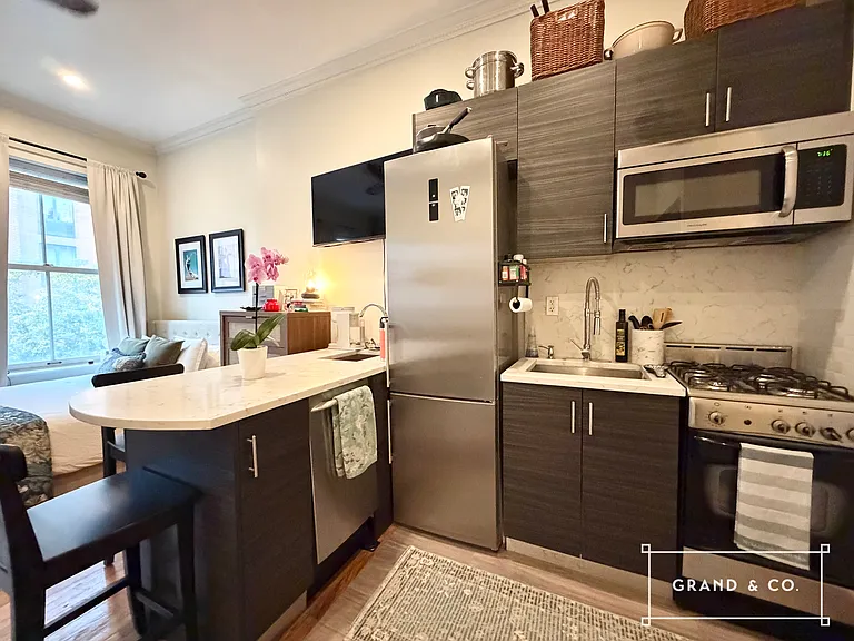 410 W 22nd St #3F — Photo 5