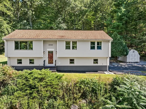1340 Quaker St, Northbridge, MA 01534