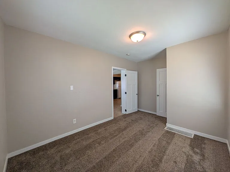 2120 Capitol Ave — Photo 25