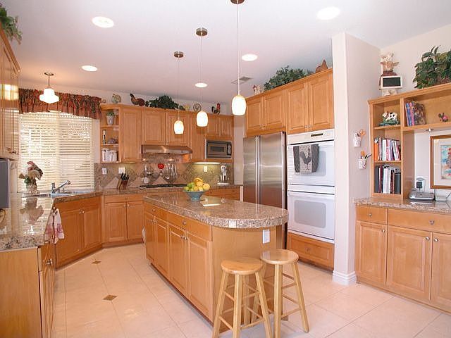 2nd image of 12152 Oakview Way