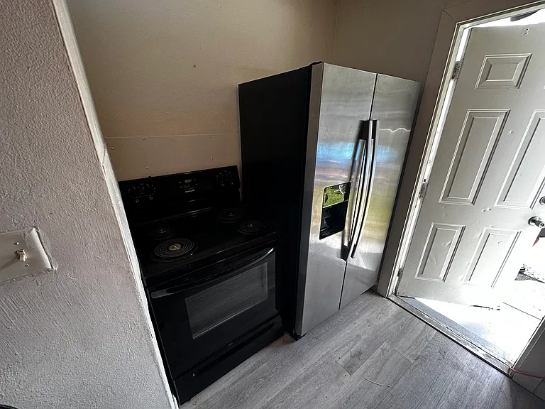 834 School St #2 — Photo 4