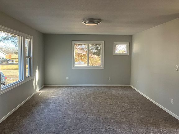 5th image of 105 Kennedy Dr