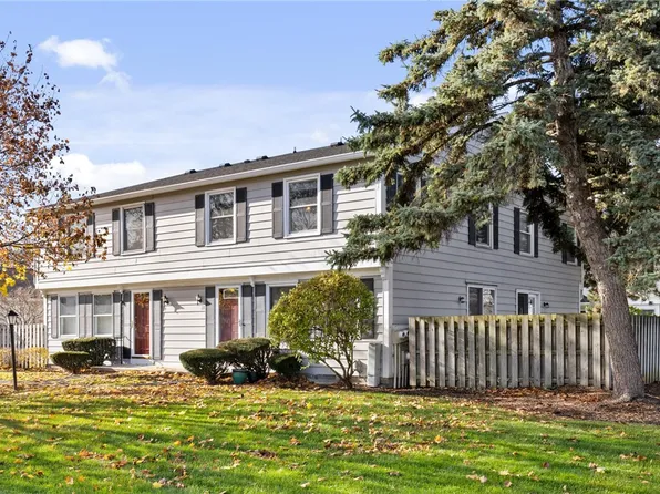 22 S Estate Dr, Webster, NY 14580