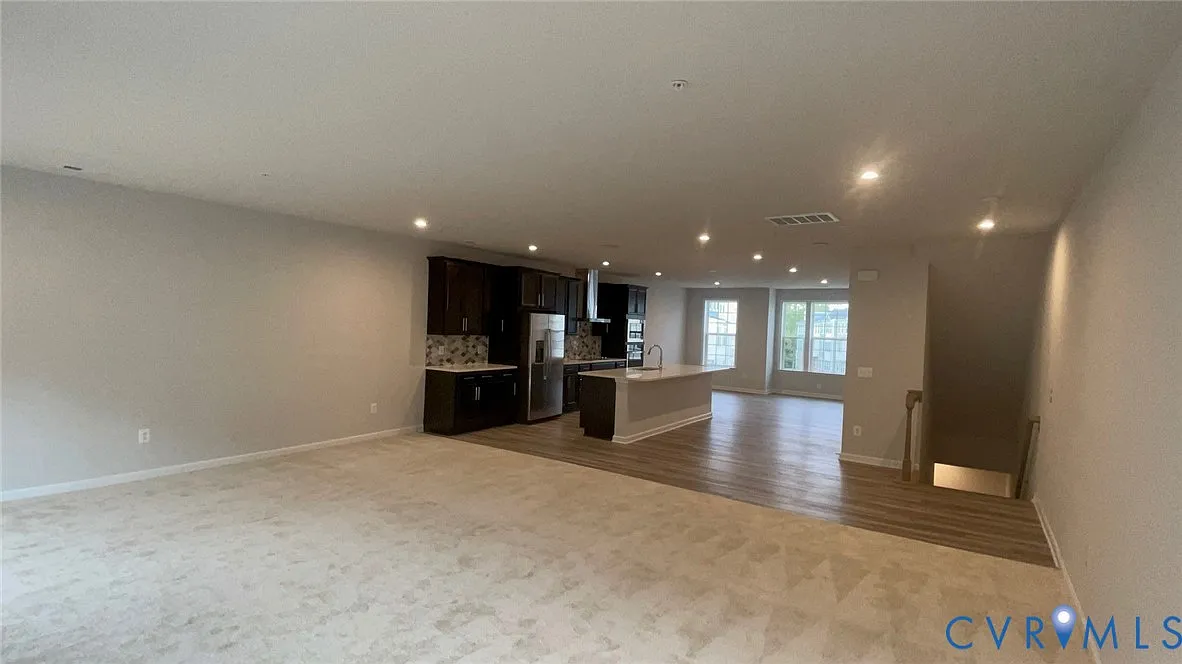 3 bed, 2.5 bath, 2452 sqft, $2,550 — Photo 4