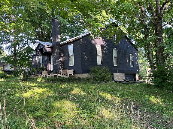 5th image of 106 Boyd St