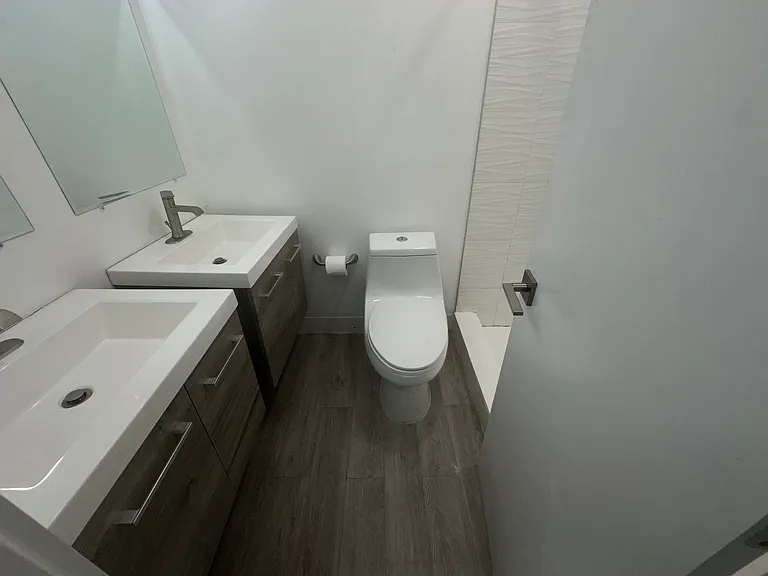 35 SW 6th St #2 — Photo 17
