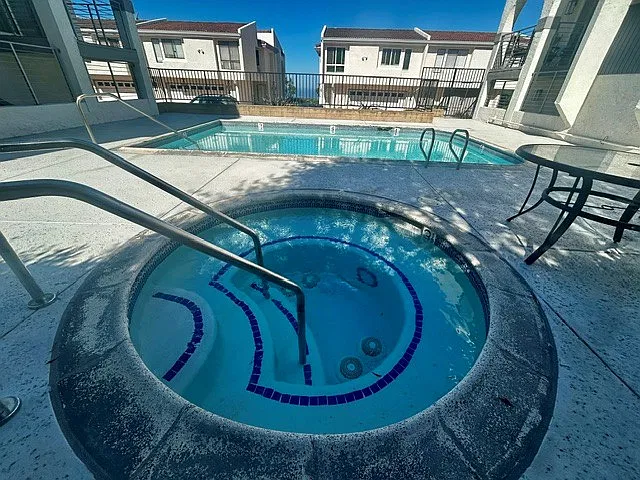 3 bed, 2.5 bath, 2450 sqft, $5,600 — Photo 3