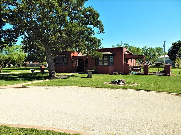 2nd image of 817 Tanglewood Dr