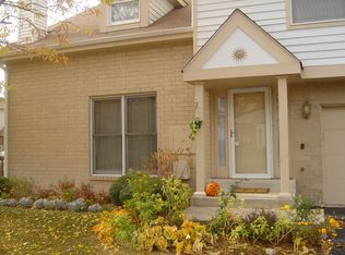 8024 Barrymore Dr, Darien, IL 60561