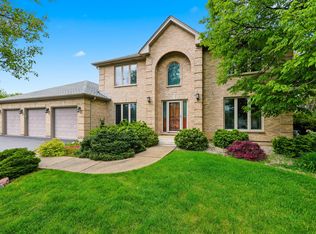 406 Woodview Dr, Prospect Heights, IL 60070