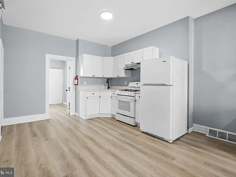 1638 W Juniata St — Photo 10