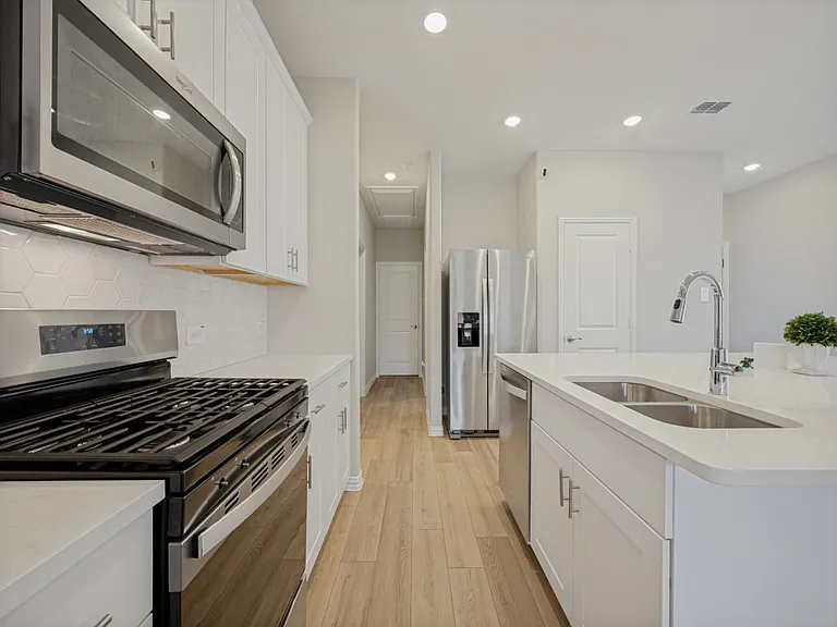 715 Dotty Dr — Photo 12