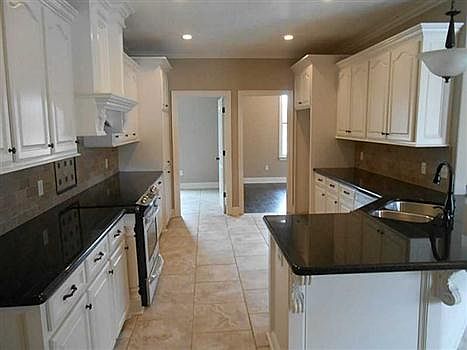 3rd image of 624 Jewell Ln #L