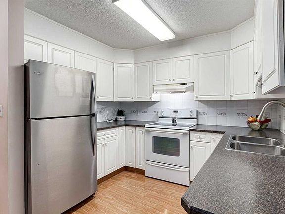 5th image of 20 W Sierra Morena Mews SW #118