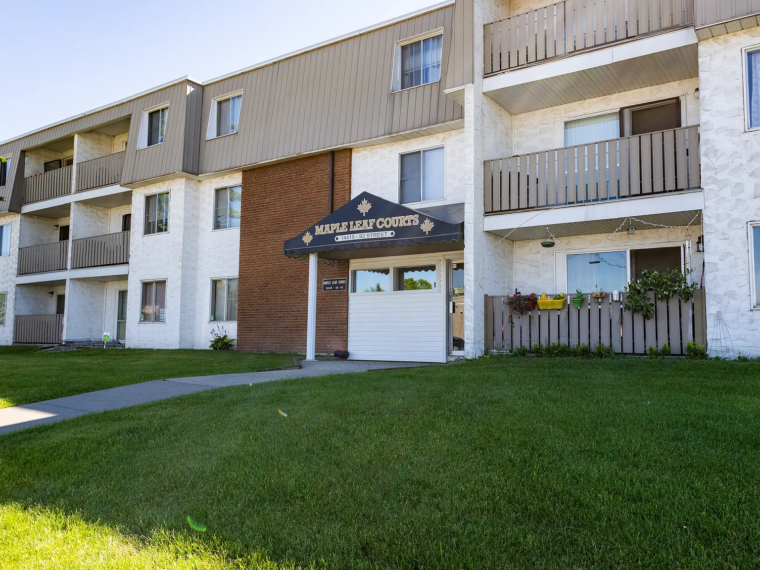 Maple Leaf Court — Photo 1