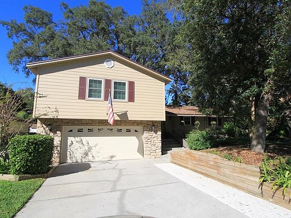 3rd image of 555 Iris St