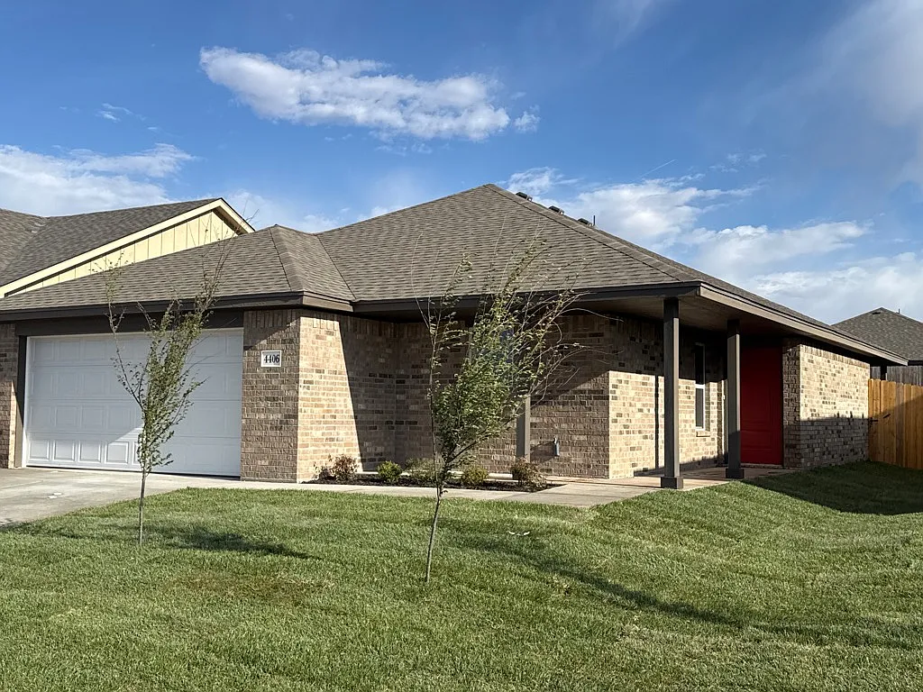 3 bed, 1400 sqft, $2,700 — Photo 1