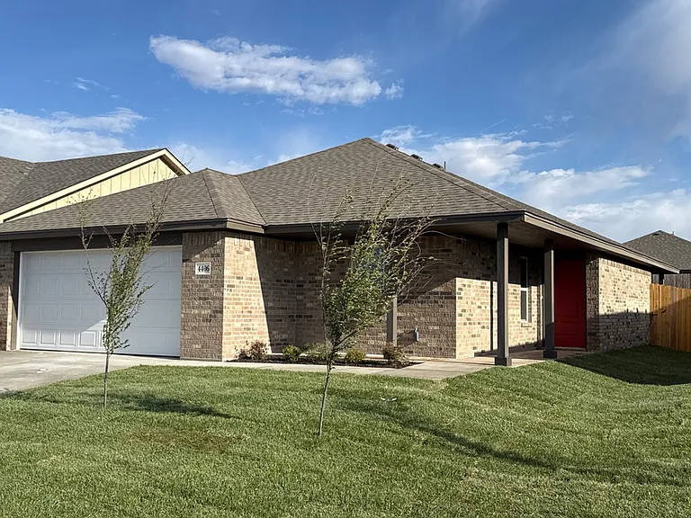 4406 Sunset St — Photo 1