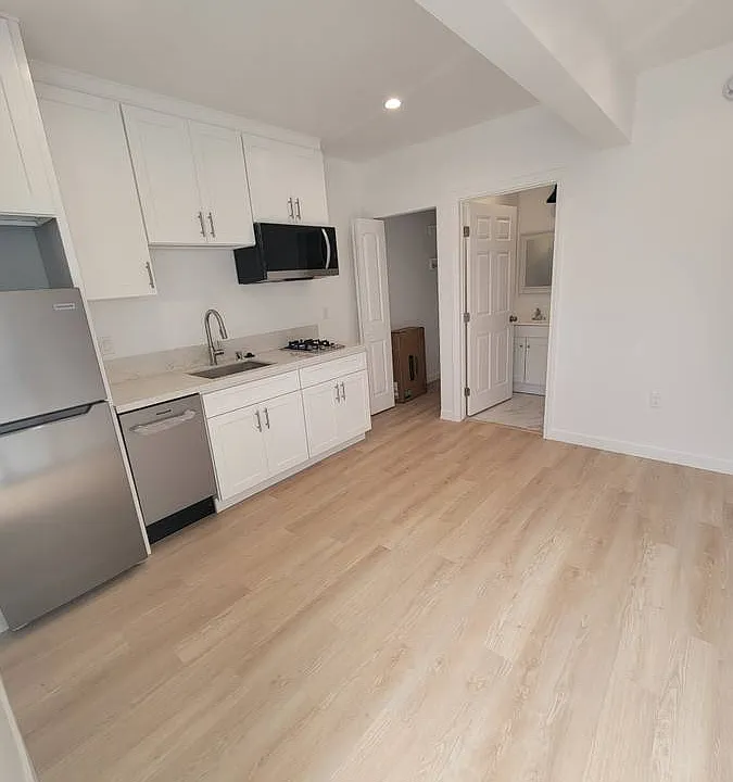 3721 Mentone Ave #9