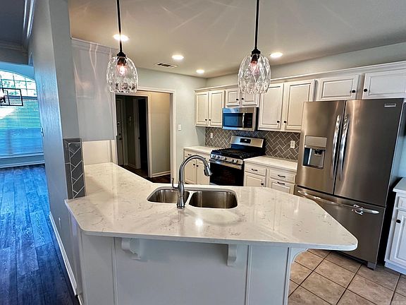 4th image of 4013 Evergreen Dr