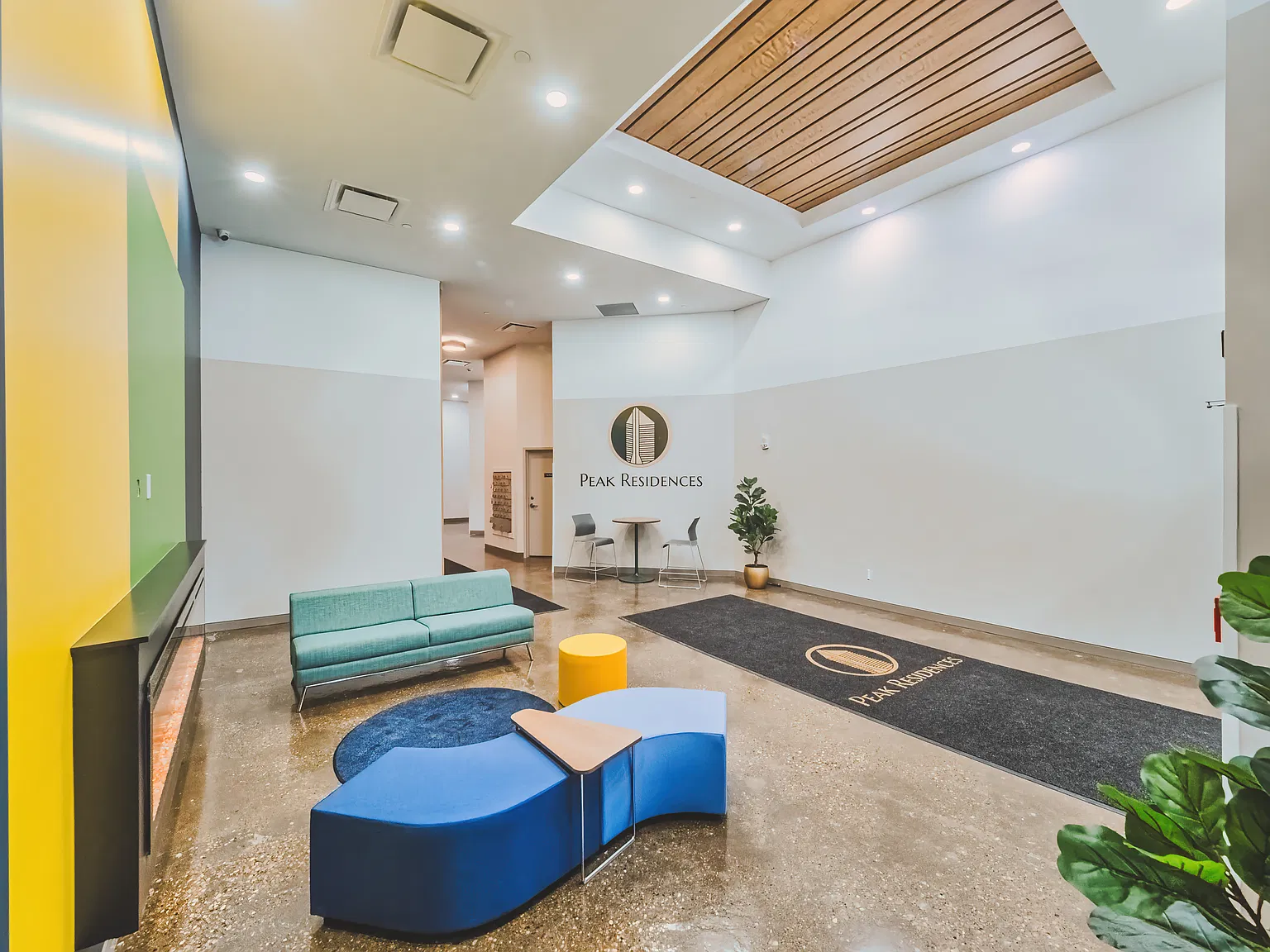Peak Residences — Photo 3