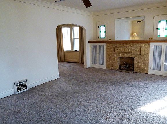 4th image of 1142 Clinton Ave