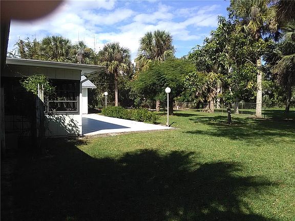 3rd image of 4021 SW Saint Lucie Ln