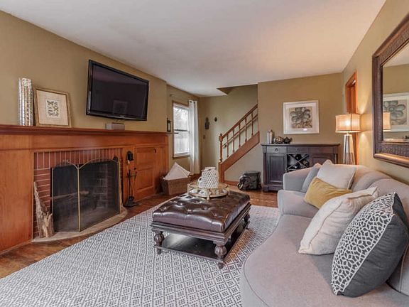 3rd image of 6109 N Lydell Ave