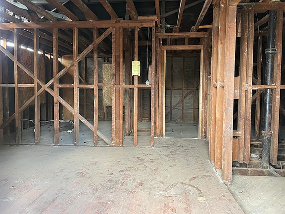 5th image of 806 S Church Street